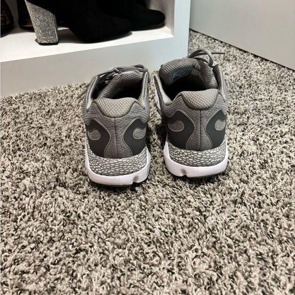 Under Armour Gray Running Shoes - Picture 5 of 6